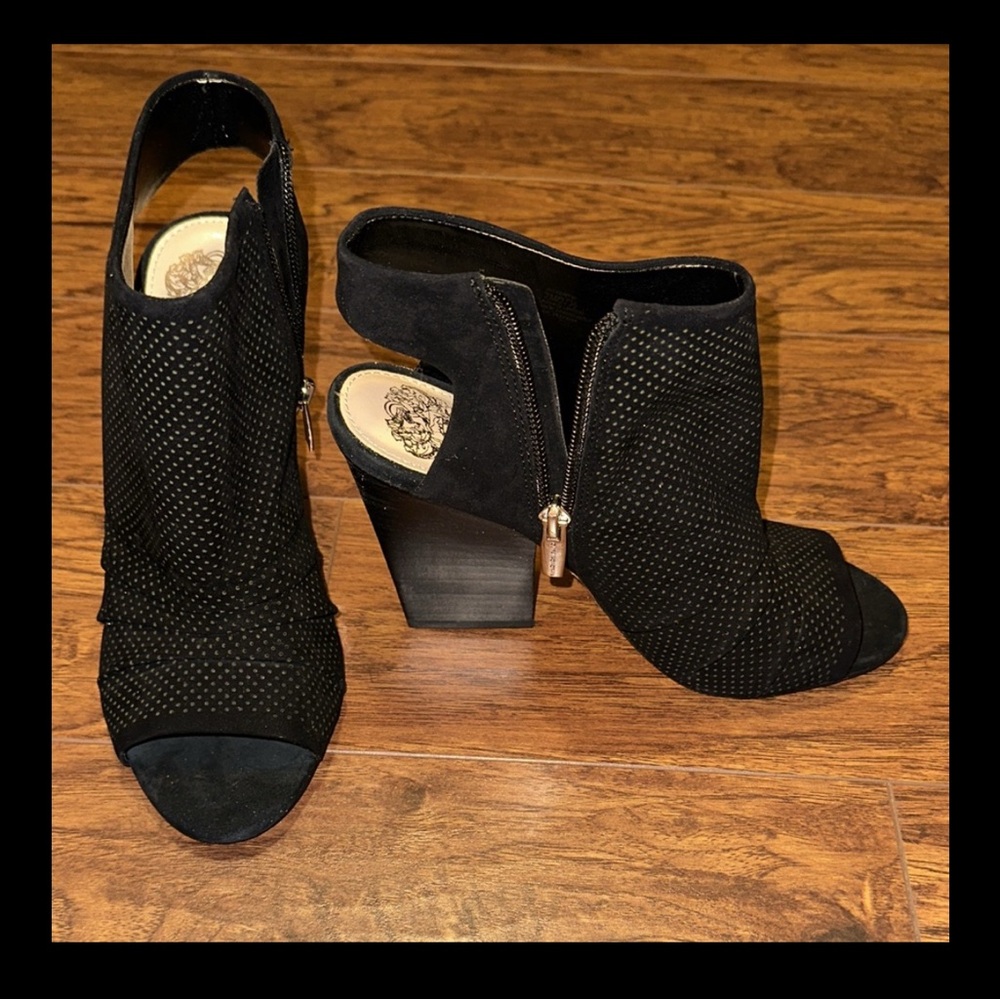 Vince Camuto Kentvi Sandal Size 7, NEW